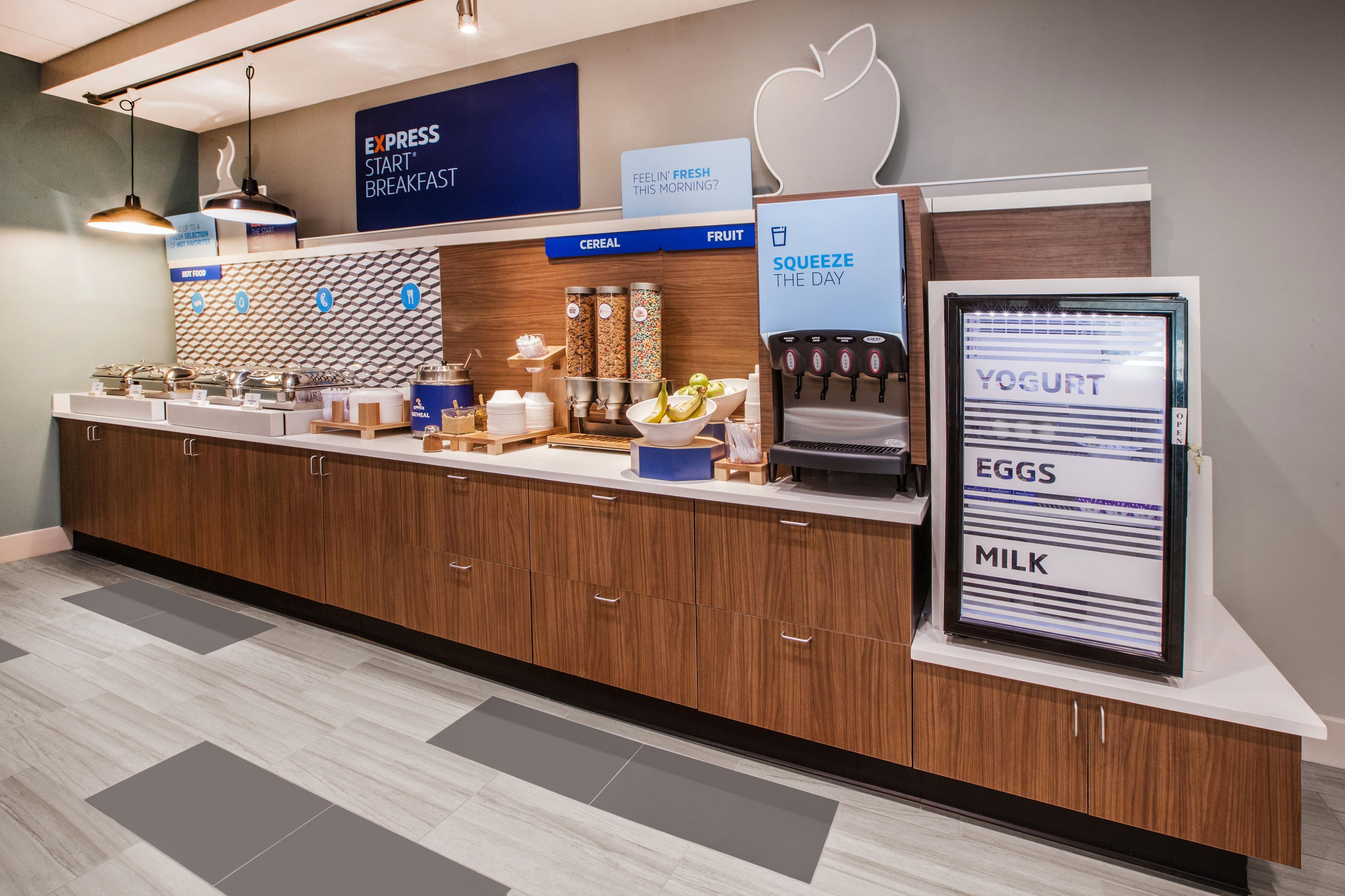 Holiday Inn Express Hotel & Suites Dublin By Ihg Exterior photo