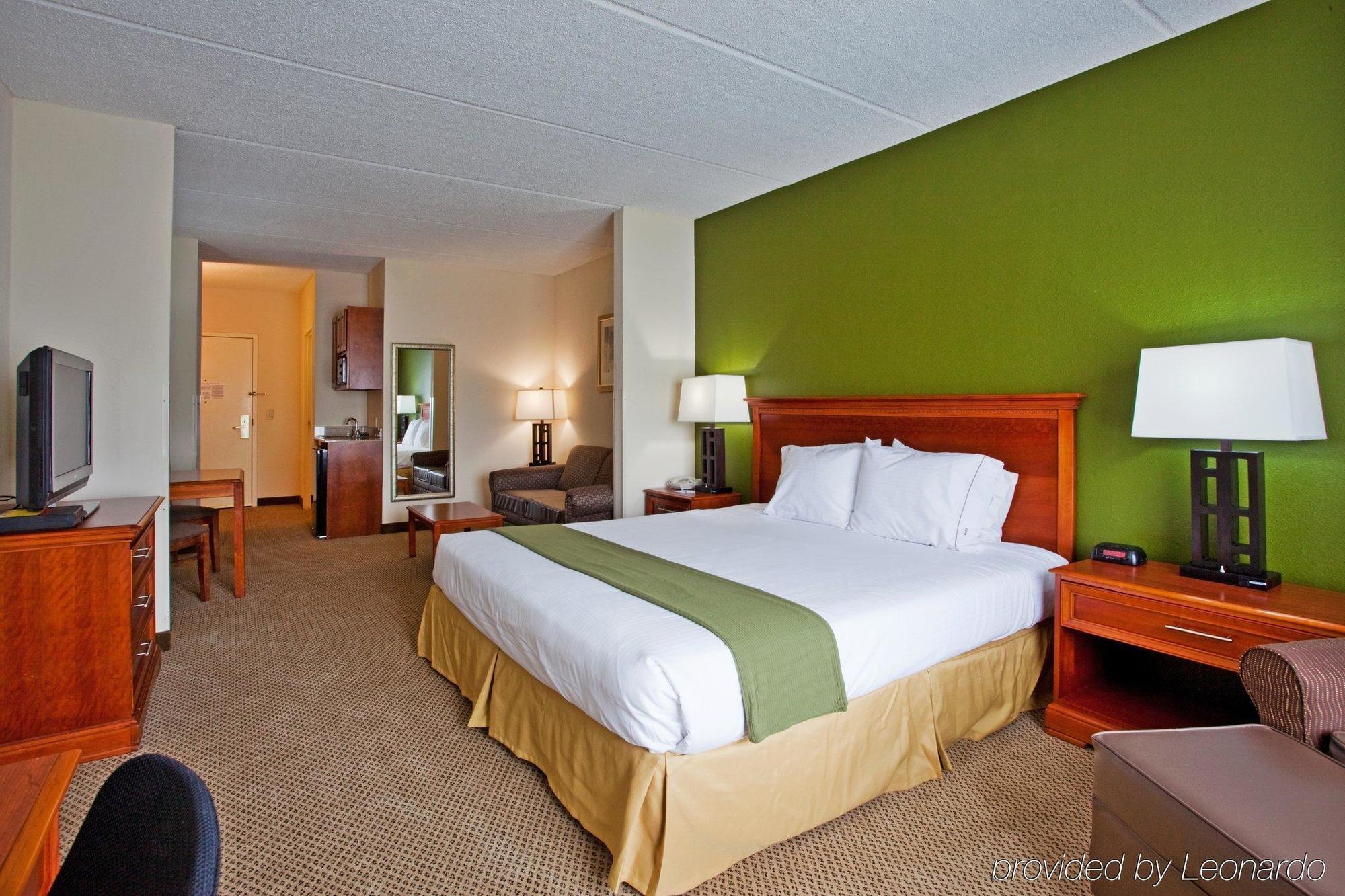 Holiday Inn Express Hotel & Suites Dublin By Ihg Room photo
