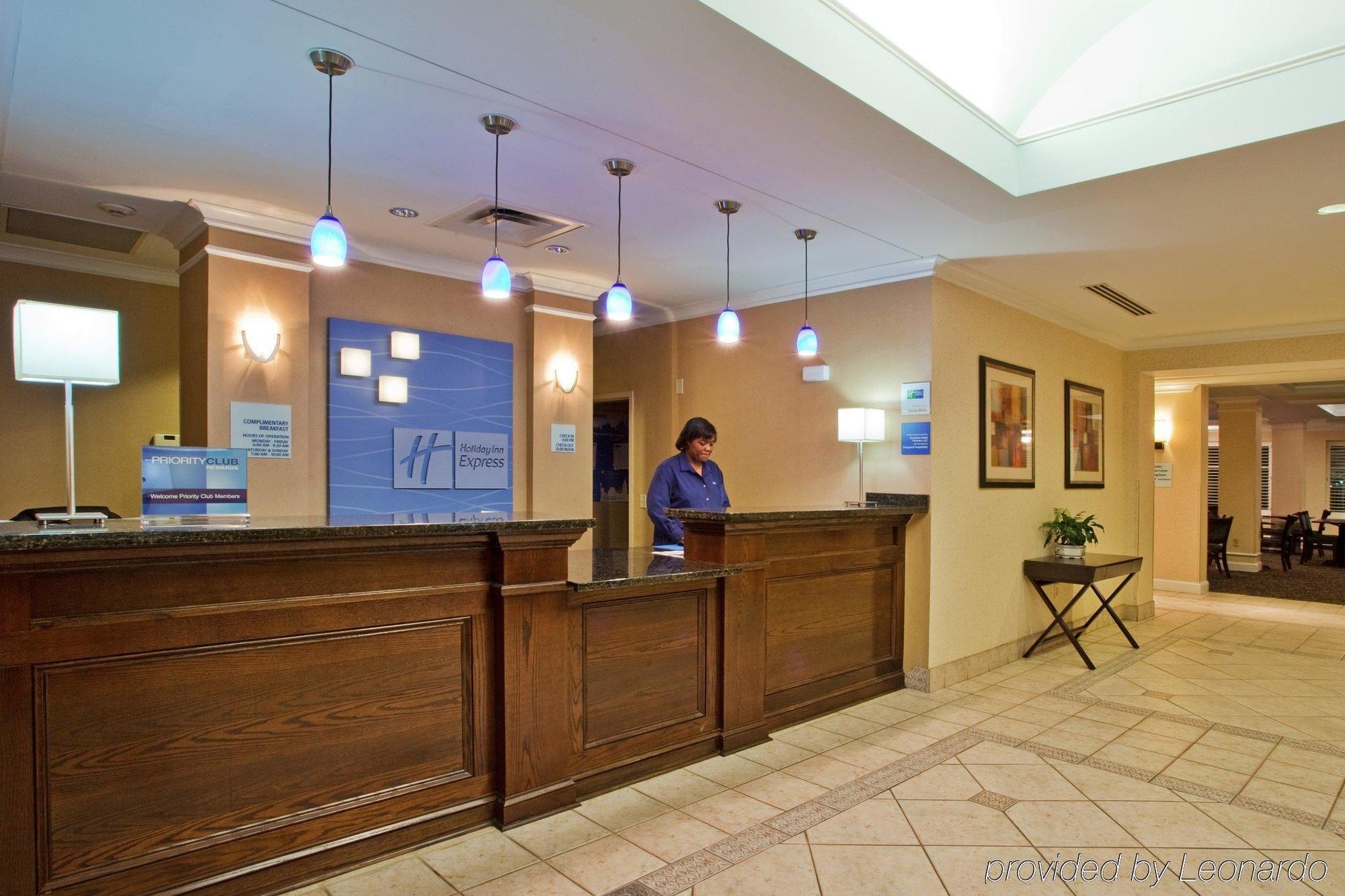 Holiday Inn Express Hotel & Suites Dublin By Ihg Exterior photo