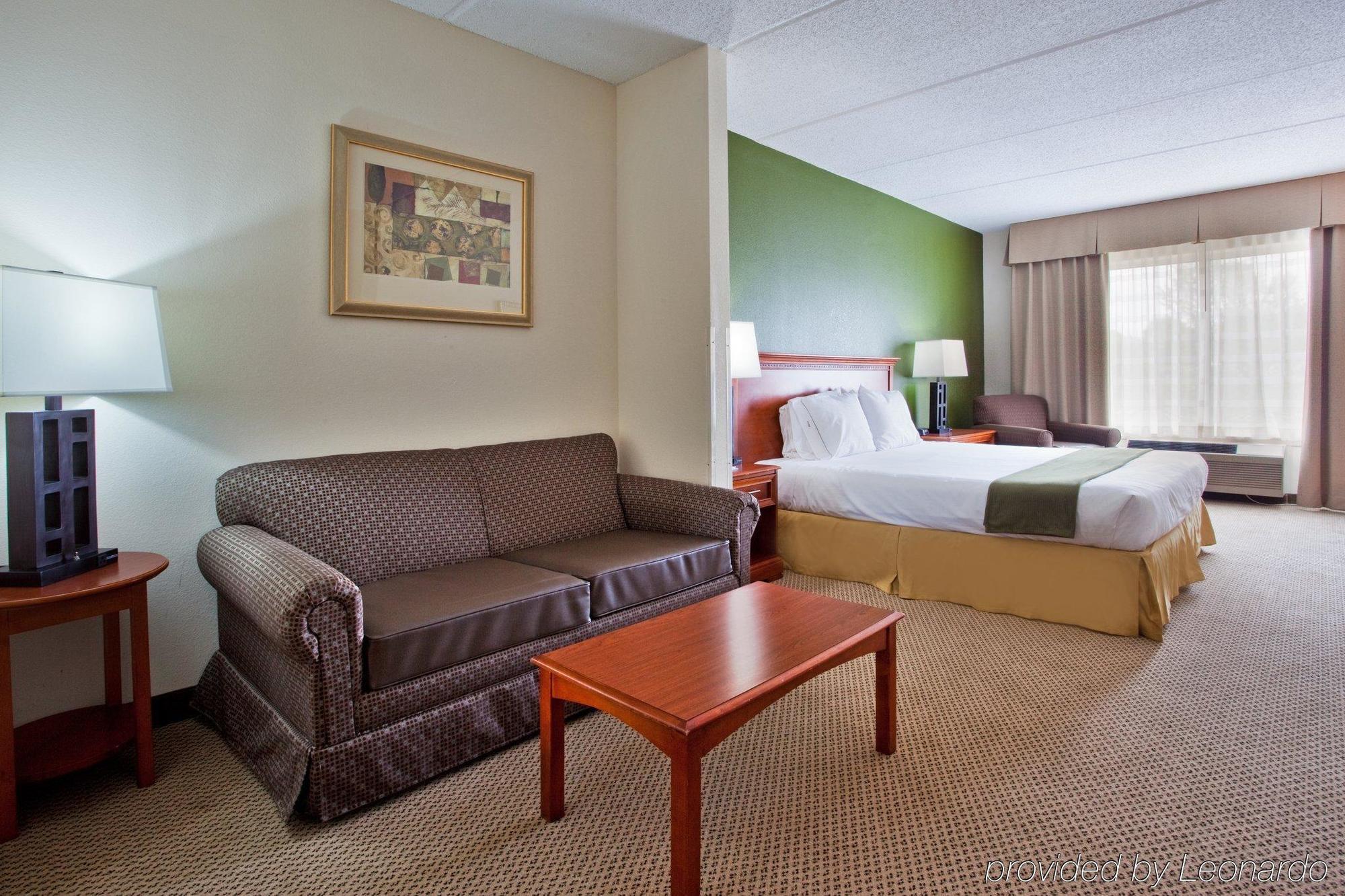Holiday Inn Express Hotel & Suites Dublin By Ihg Exterior photo