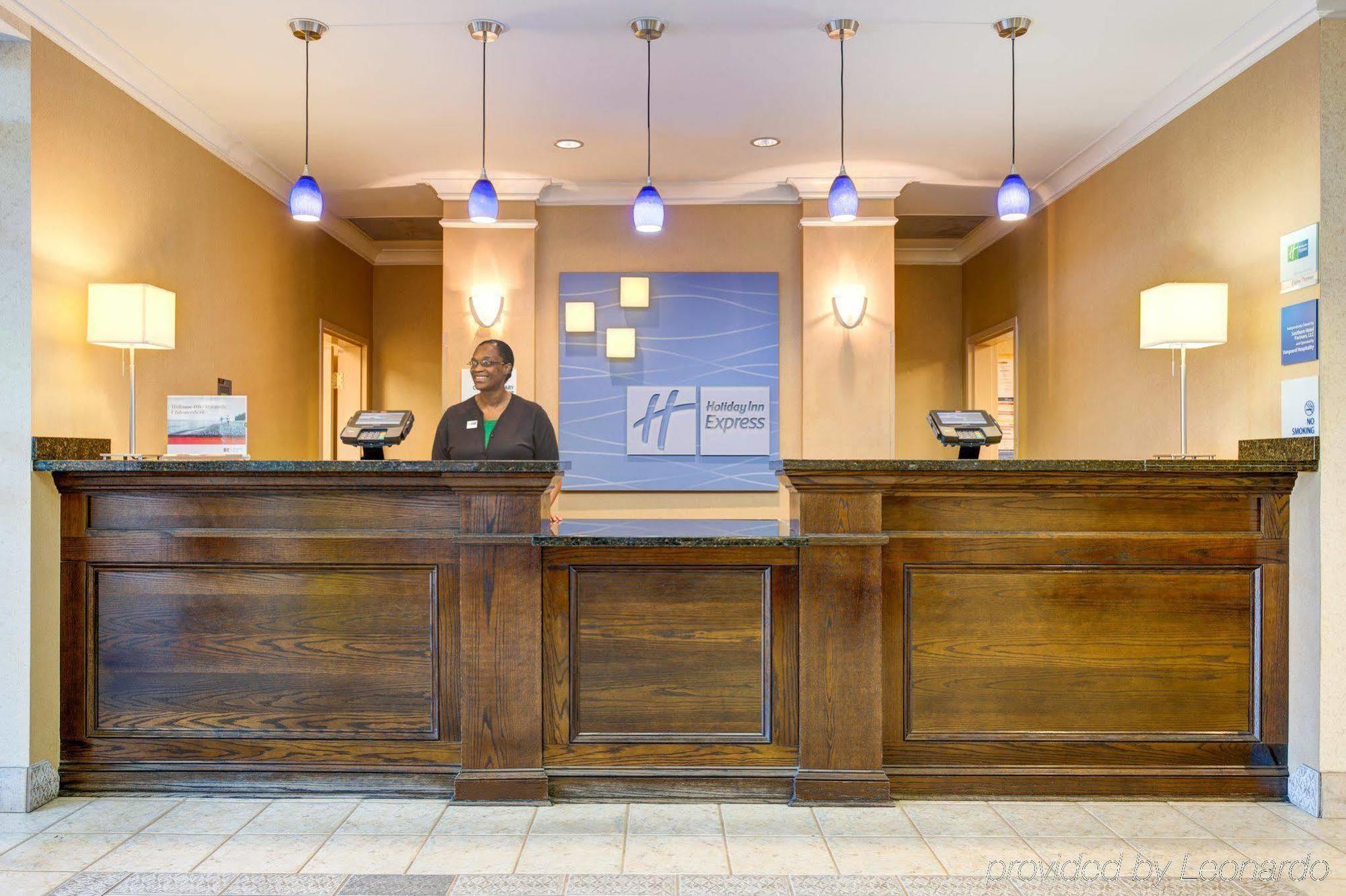 Holiday Inn Express Hotel & Suites Dublin By Ihg Exterior photo
