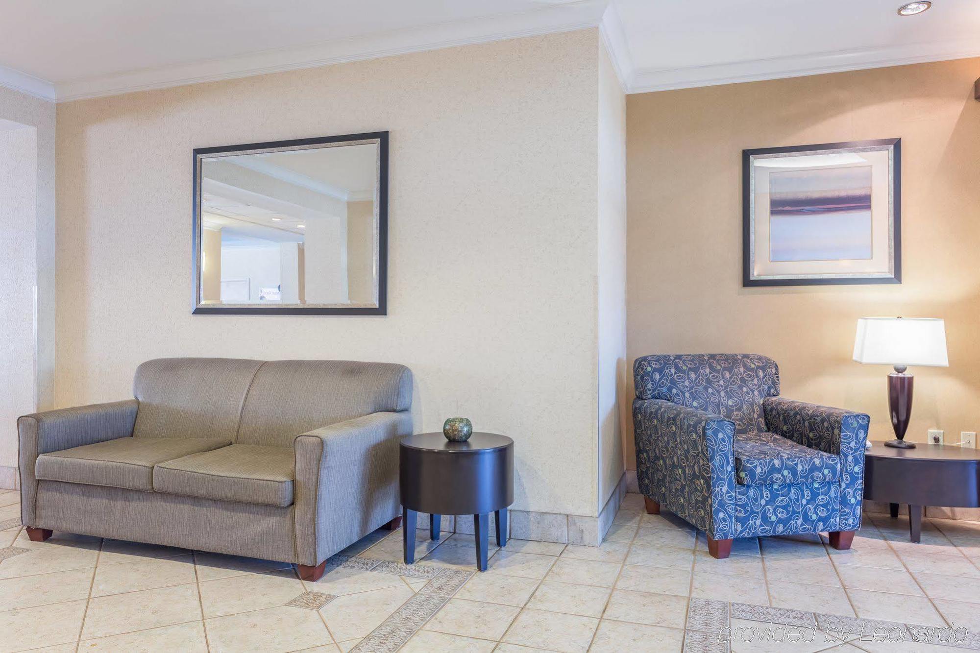 Holiday Inn Express Hotel & Suites Dublin By Ihg Exterior photo