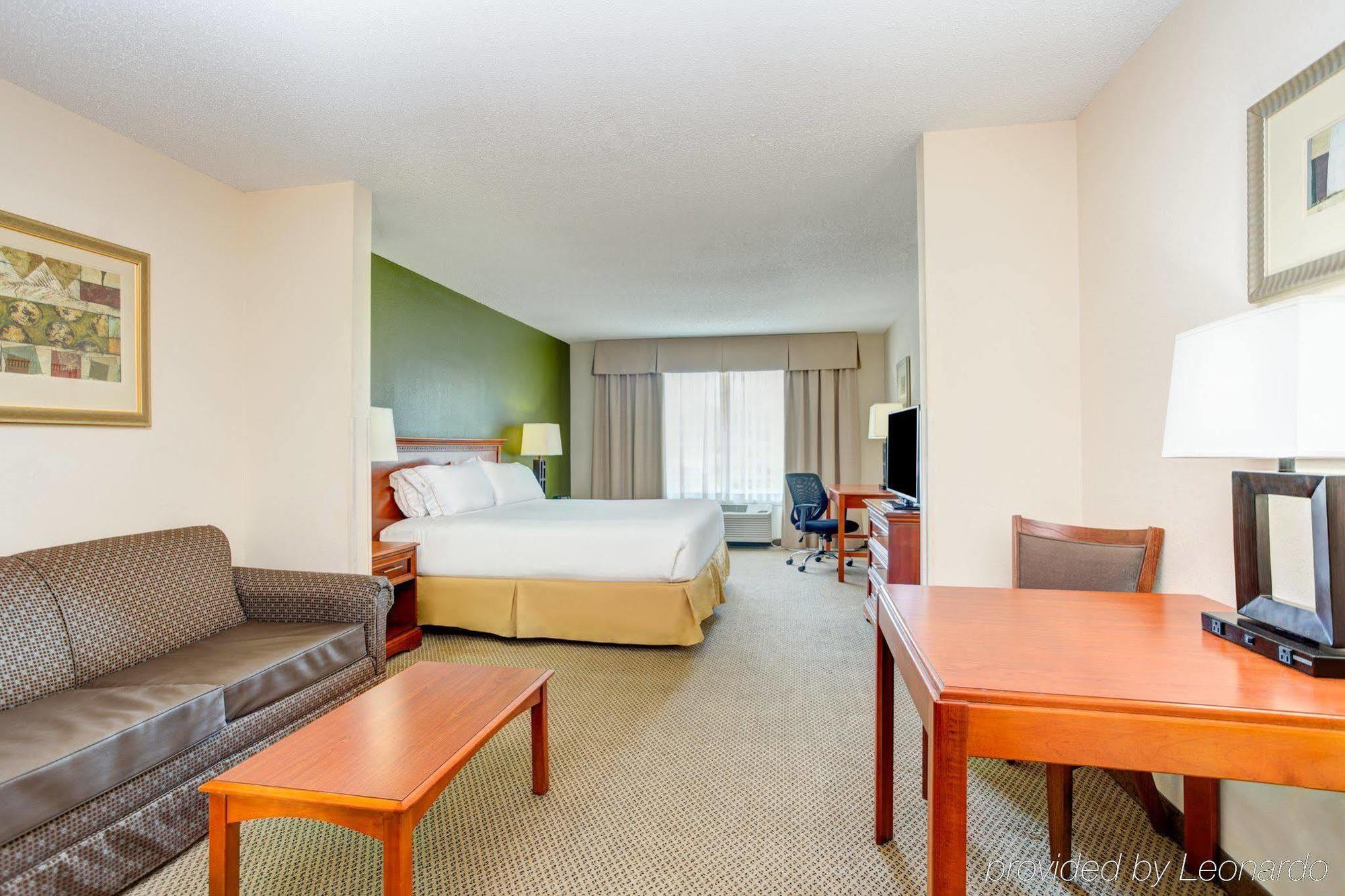 Holiday Inn Express Hotel & Suites Dublin By Ihg Exterior photo