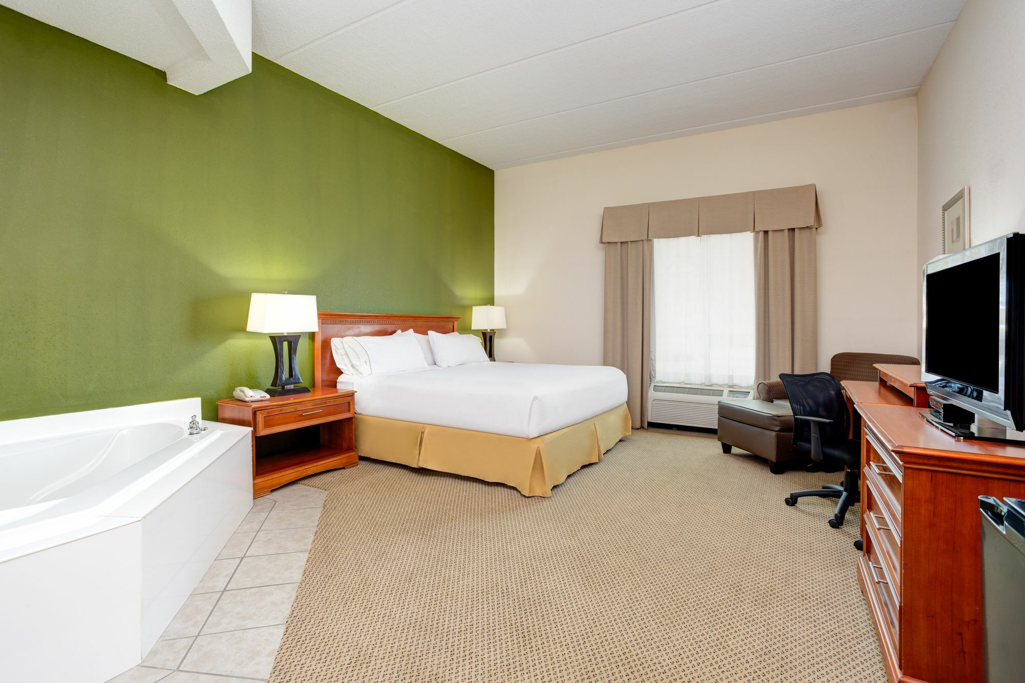 Holiday Inn Express Hotel & Suites Dublin By Ihg Exterior photo